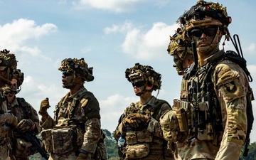 101st Airborne Division (Air Assault), Brazilian army soldiers conduct air assault during SV24