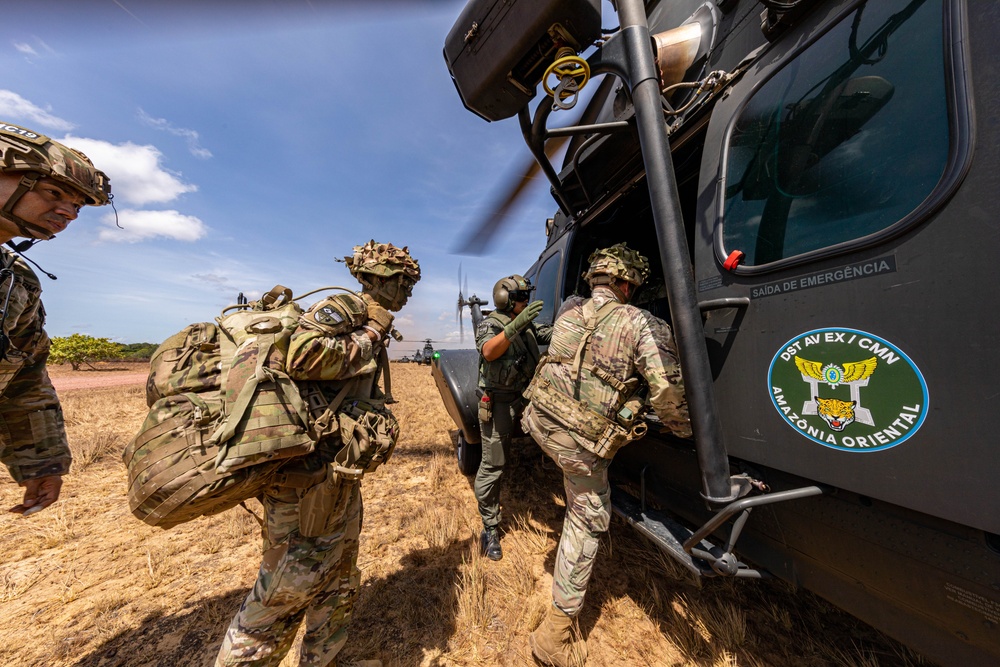 101st Airborne Division (Air Assault), Brazilian army soldiers conduct air assault during SV24