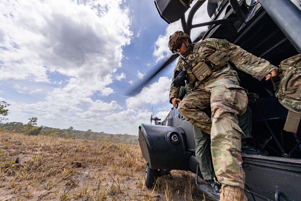 101st Airborne Division (Air Assault), Brazilian army soldiers conduct air assault during SV24