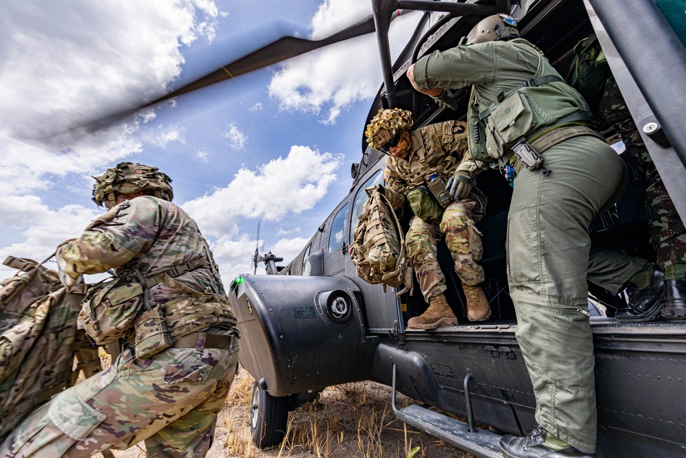 101st Airborne Division (Air Assault), Brazilian army soldiers conduct air assault during SV24