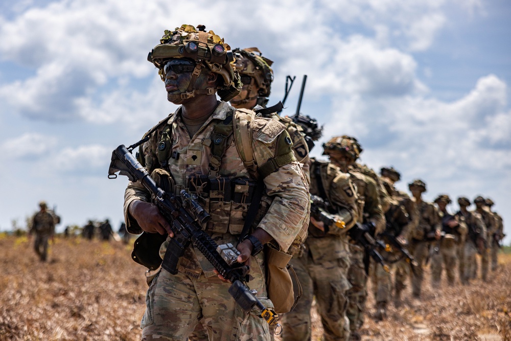 101st Airborne Division (Air Assault), Brazilian army soldiers conduct air assault during SV24