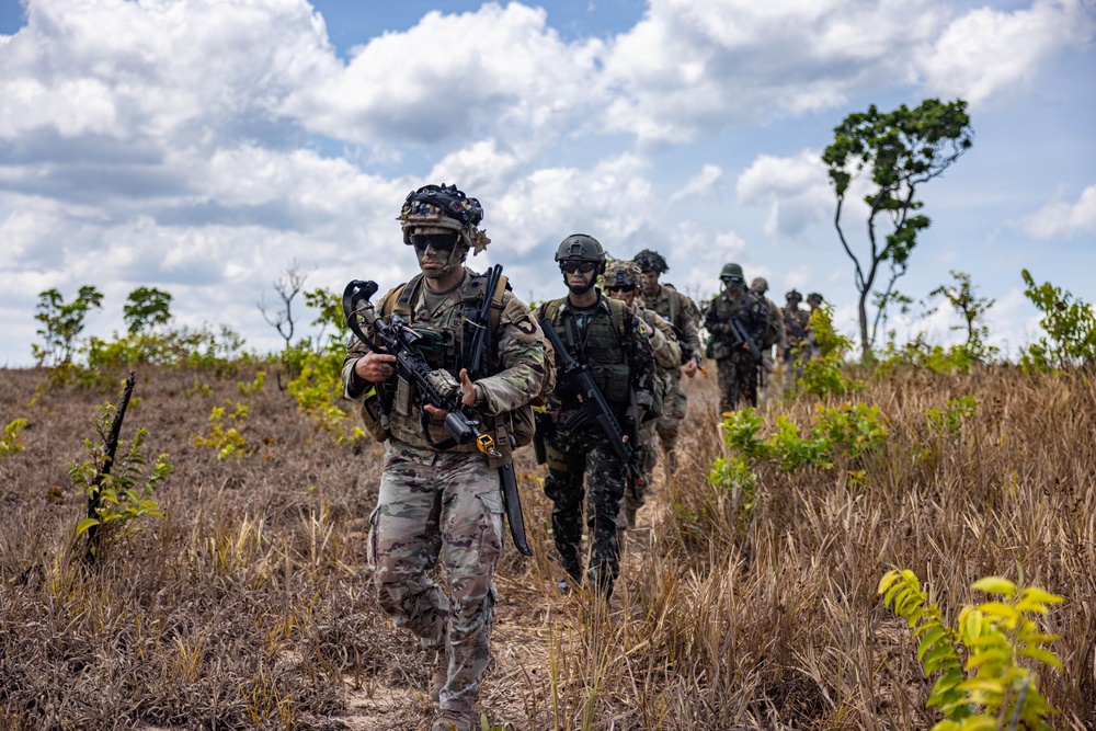 101st Airborne Division (Air Assault), Brazilian army soldiers conduct air assault during SV24