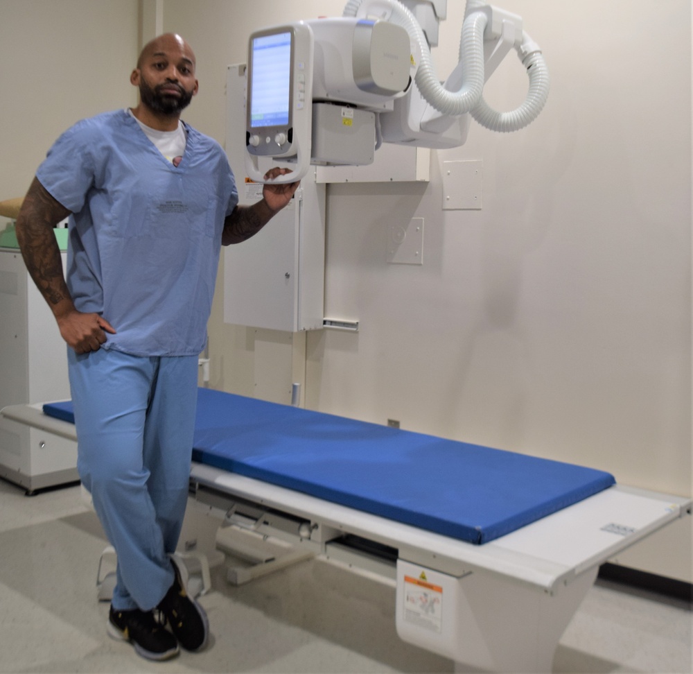 I Am Navy Medicine – and Radiologic Technologist – HM1 (FMF/SW) Gregory DeShields Jr.