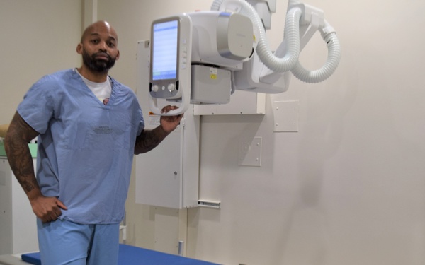I Am Navy Medicine – and Radiologic Technologist – HM1 (FMF/SW) Gregory DeShields Jr.