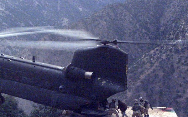 November 2003 Chinook landing in Afghanistan