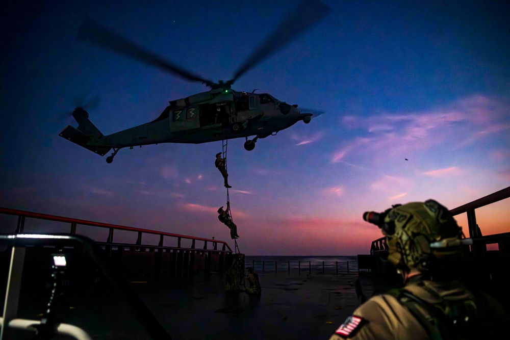 Naval Special Warfare Operators Conduct Maritime Operations Training