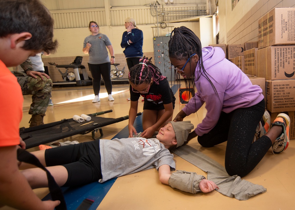 Wood Elementary School fitness club partners with 2-10 Soldiers for modified ACFT event