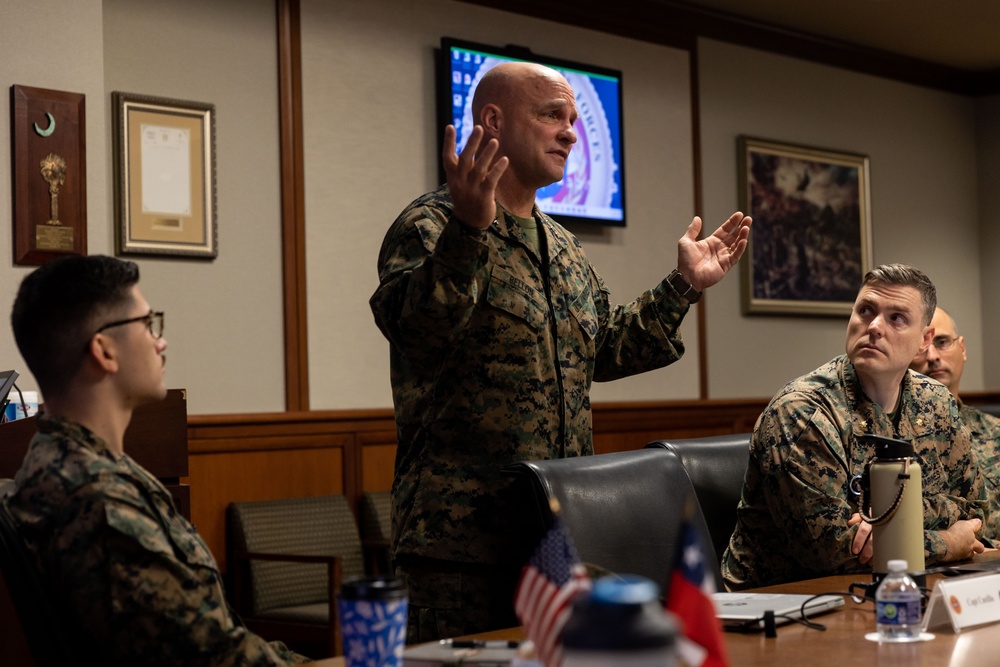U.S. Marine Corps Lt. Gen. Bellon speaks with U.S. and Chilean Marines during a staff planner working group