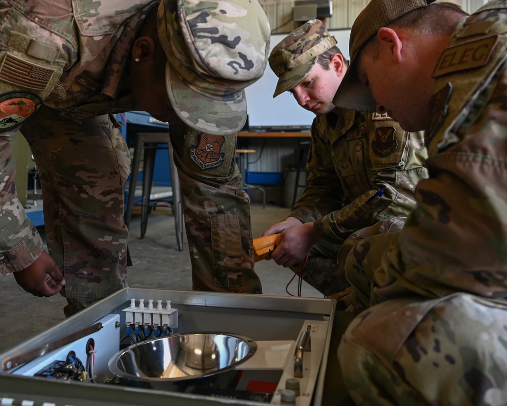 North Dakota Regional Training Site holds Airfield Lighting course for Civil Engineer Airmen