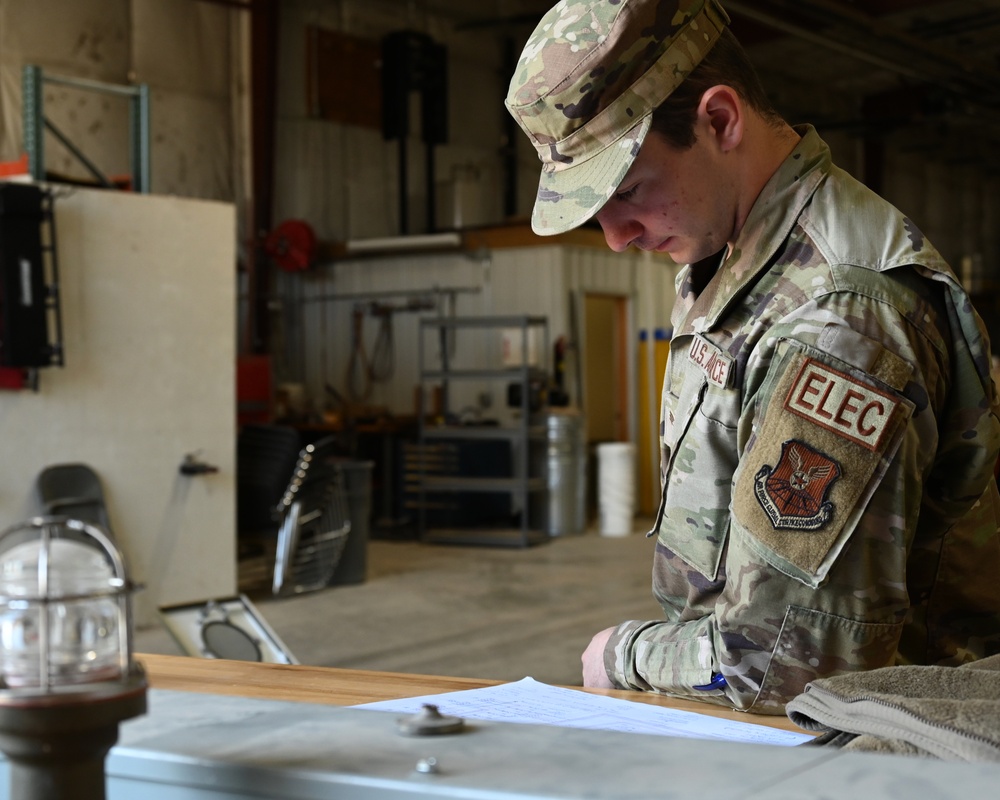 North Dakota Regional Training Site holds Airfield Lighting course for Civil Engineer Airmen
