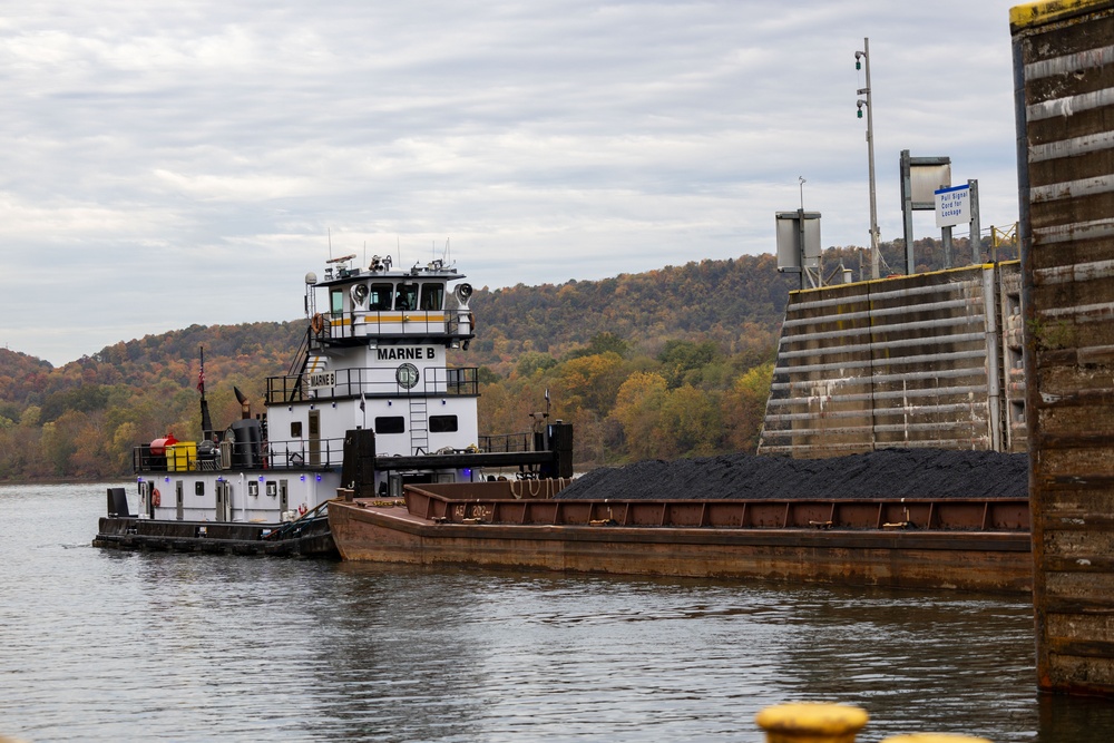 Medium Capacity Fleet keeps navigation moving on Ohio River