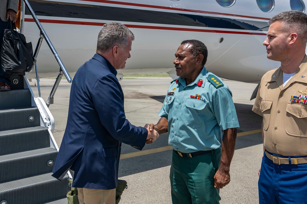 Commander, U.S. Pacific Fleet visits Papua New Guinea