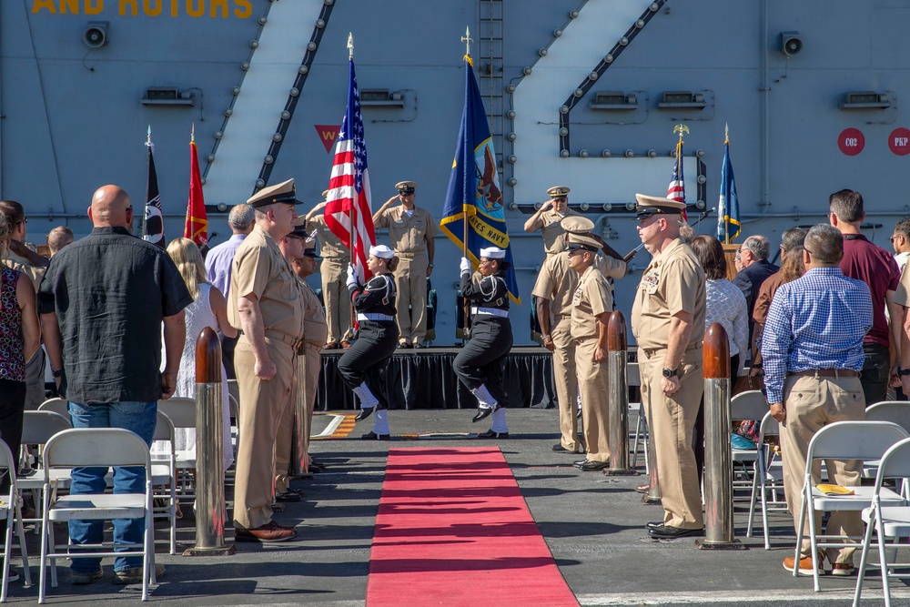 Abraham Lincoln hosts retirement ceremony