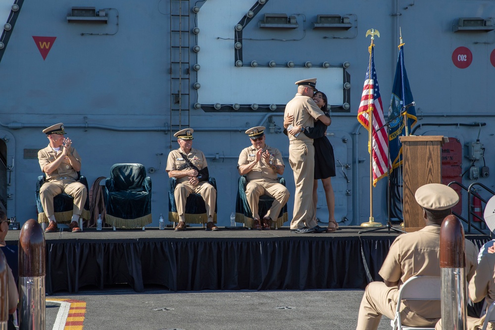 Abraham Lincoln hosts retirement ceremony