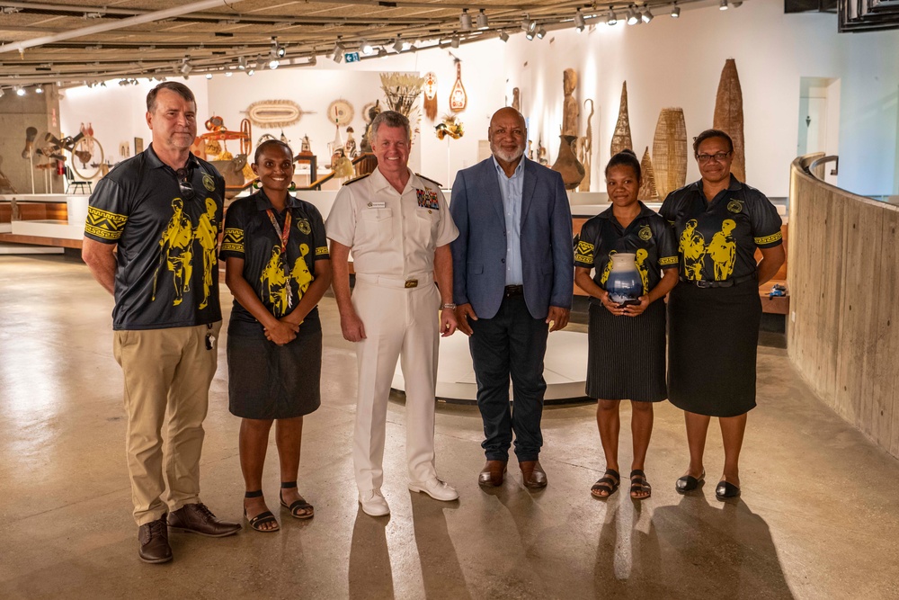 Commander, U.S. Pacific Fleet visits Papua New Guinea