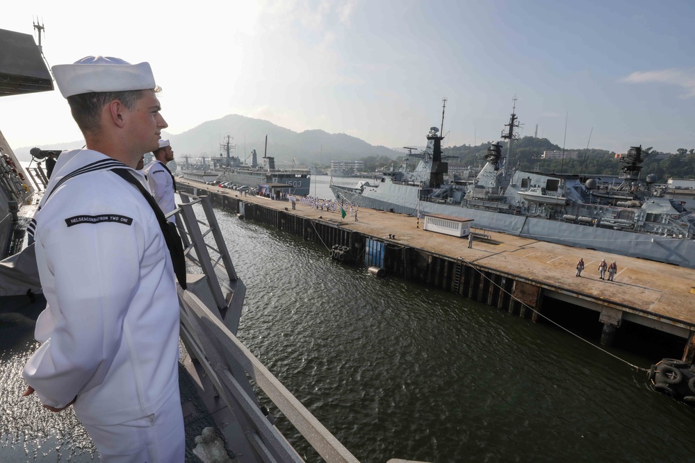 USS Manchester (LCS 14) Arrives in Lumut