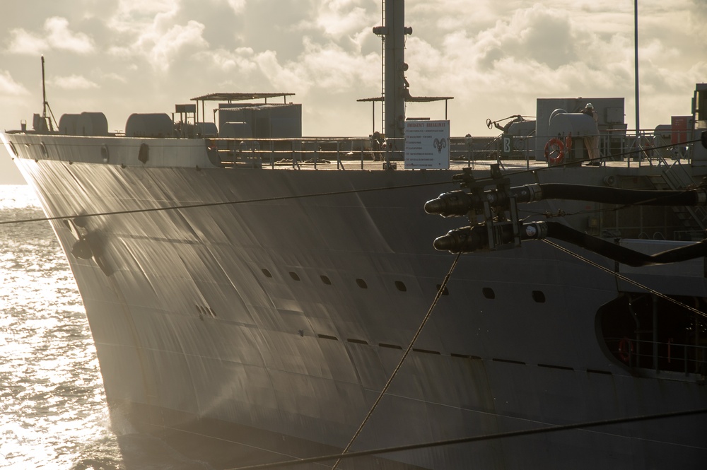 USS Ronald Reagan (CVN 76) conducts fueling-at-sea with USNS Big Horn (T-AO 198)