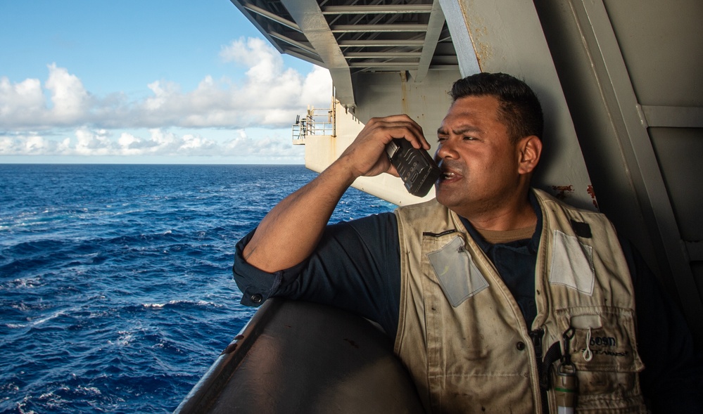 USS Ronald Reagan (CVN 76) conducts fueling-at-sea with USNS Big Horn (T-AO 198)