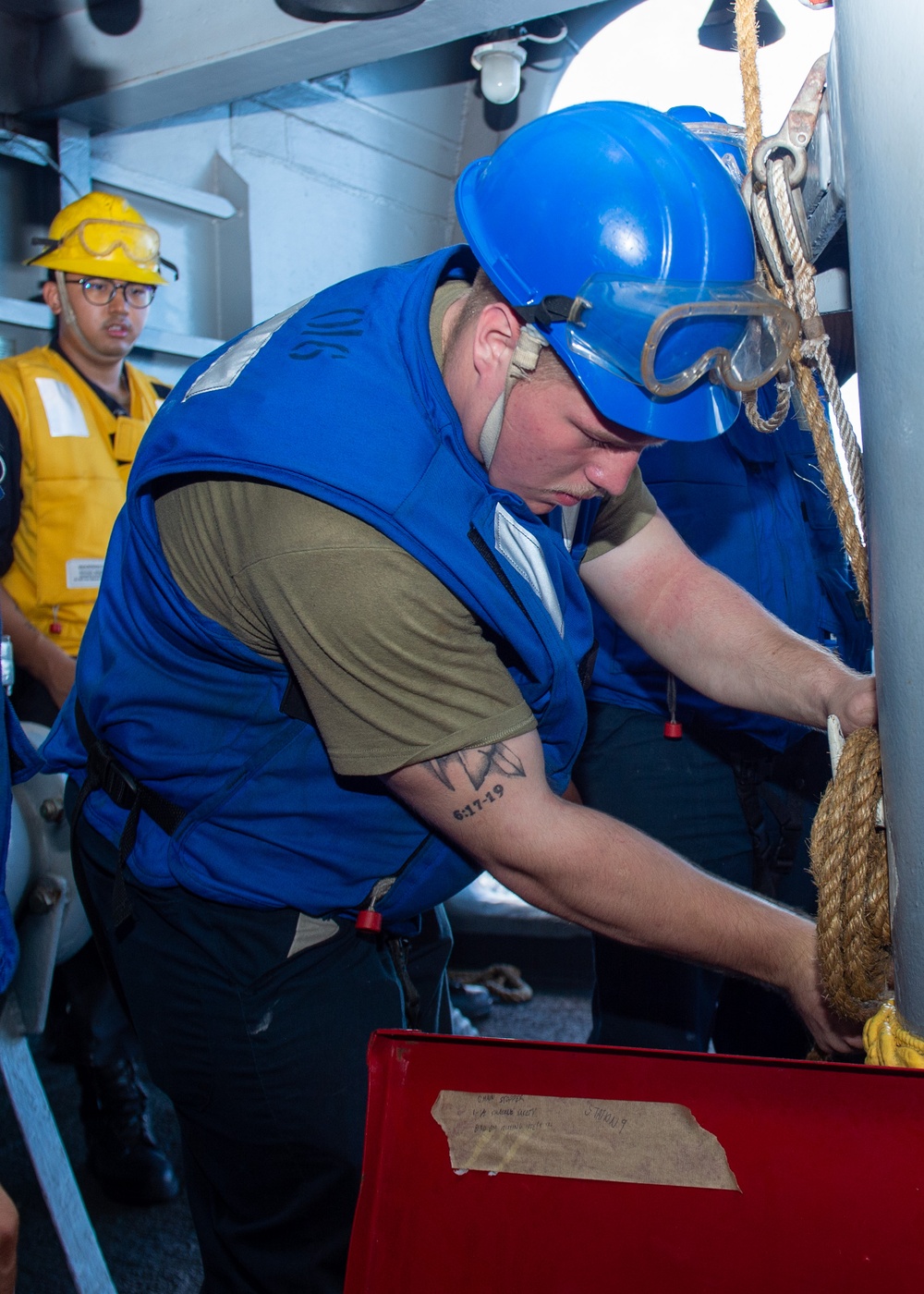 USS Ronald Reagan (CVN 76) conducts fueling-at-sea with USNS Big Horn (T-AO 198)