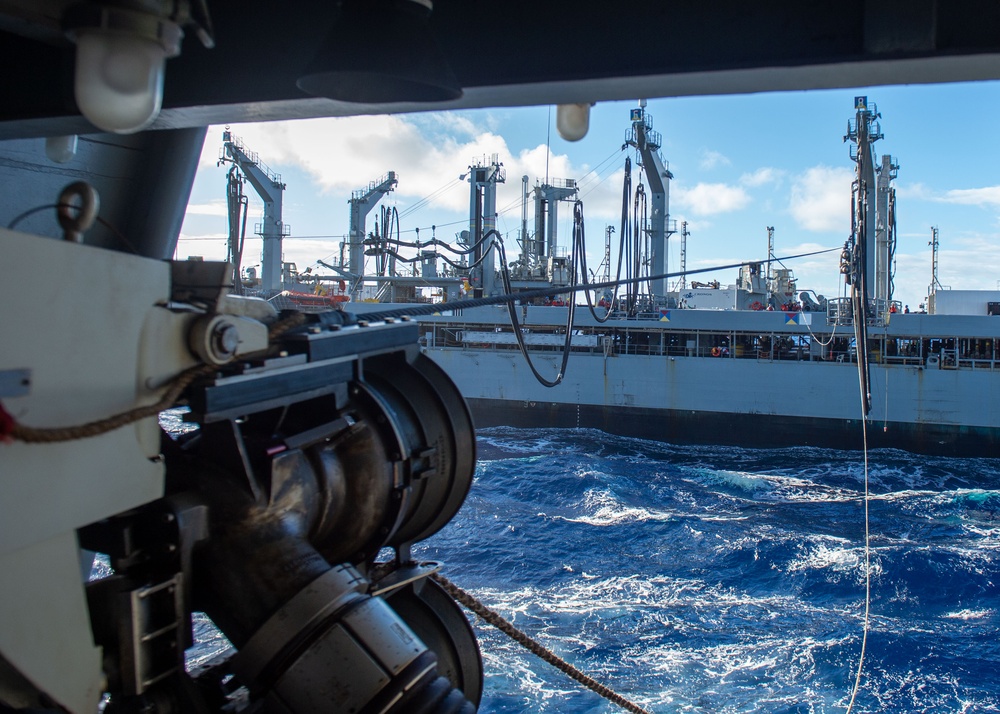 USS Ronald Reagan (CVN 76) conducts fueling-at-sea with USNS Big Horn (T-AO 198)