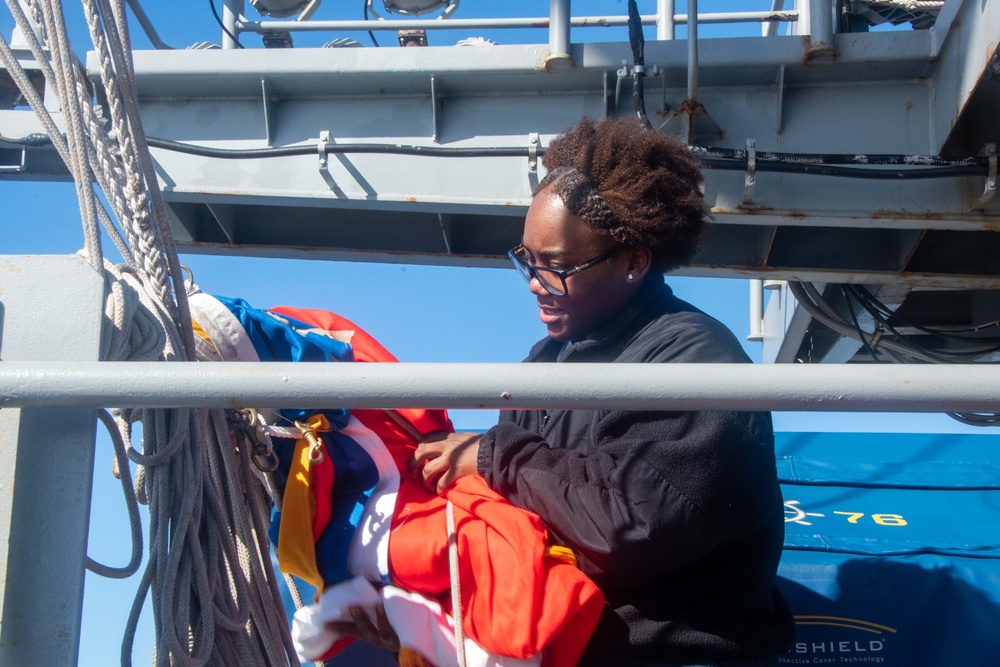 USS Ronald Reagan (CVN 76) conducts fueling-at-sea with USNS Big Horn (T-AO 198)