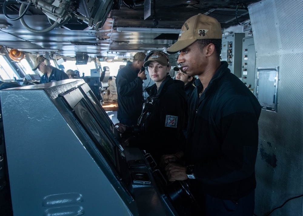 USS Ronald Reagan (CVN 76) conducts fueling-at-sea with USNS Big Horn (T-AO 198)