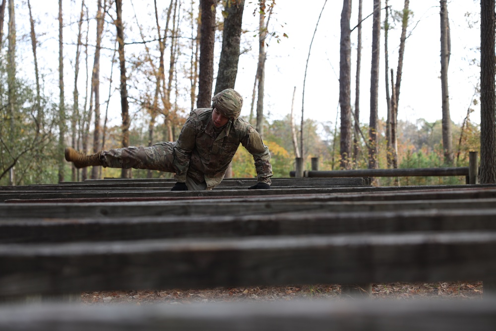 Best Squad Snapshot: Army Staff Sgt. Phillip Rappe Obstacle Course