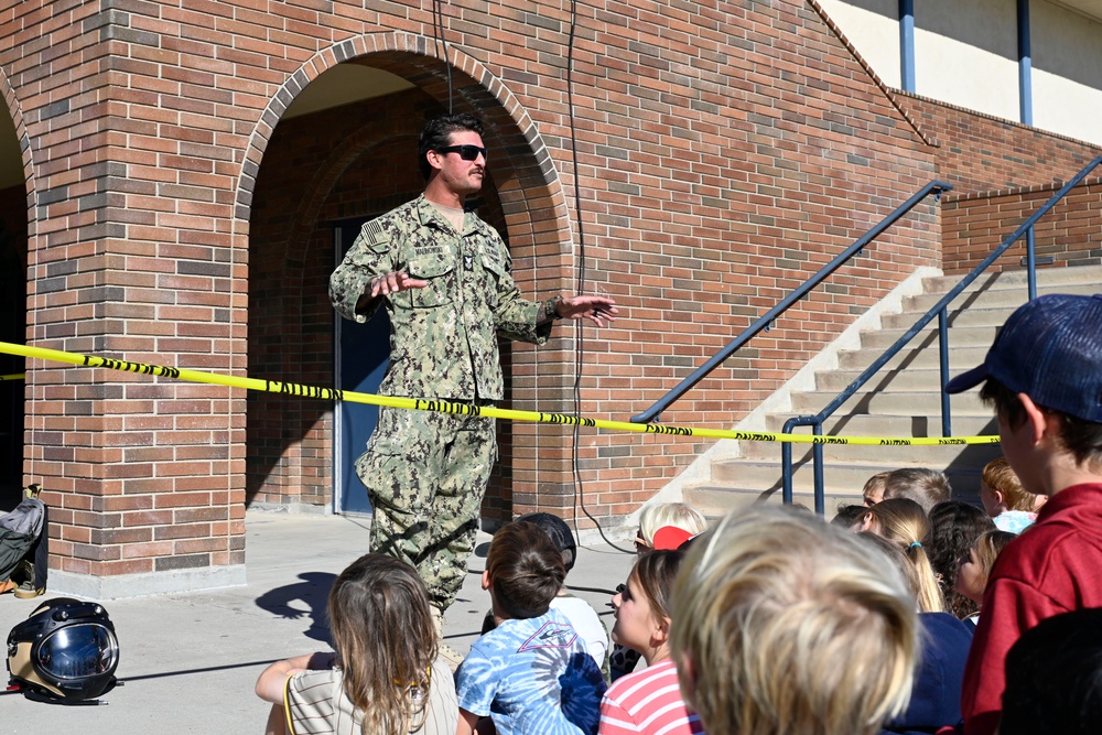 EOD Techs Visit Elementary Students
