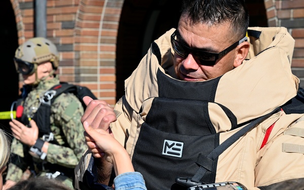 EOD Techs Visit Elementary Students