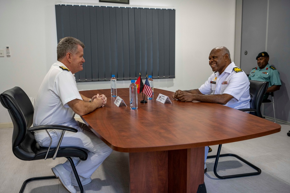 Commander, U.S. Pacific Fleet visits Papua New Guinea