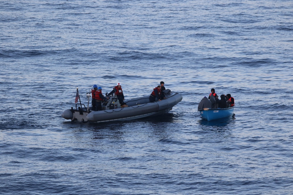 USS HWW Provides Aid to Vessel in Distress