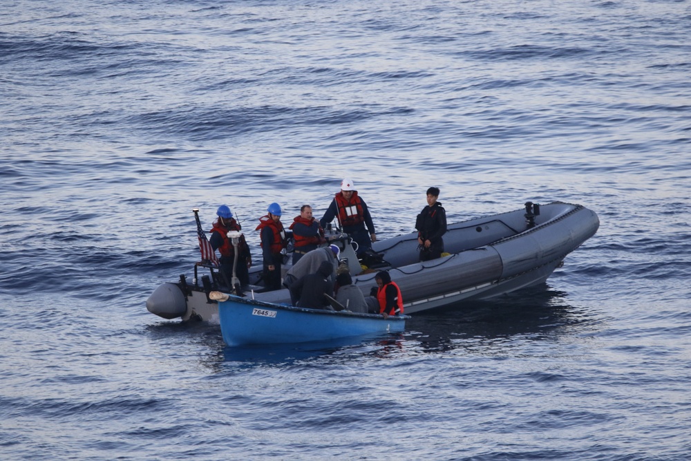 USS HWW Provides Aid to Vessel in Distress