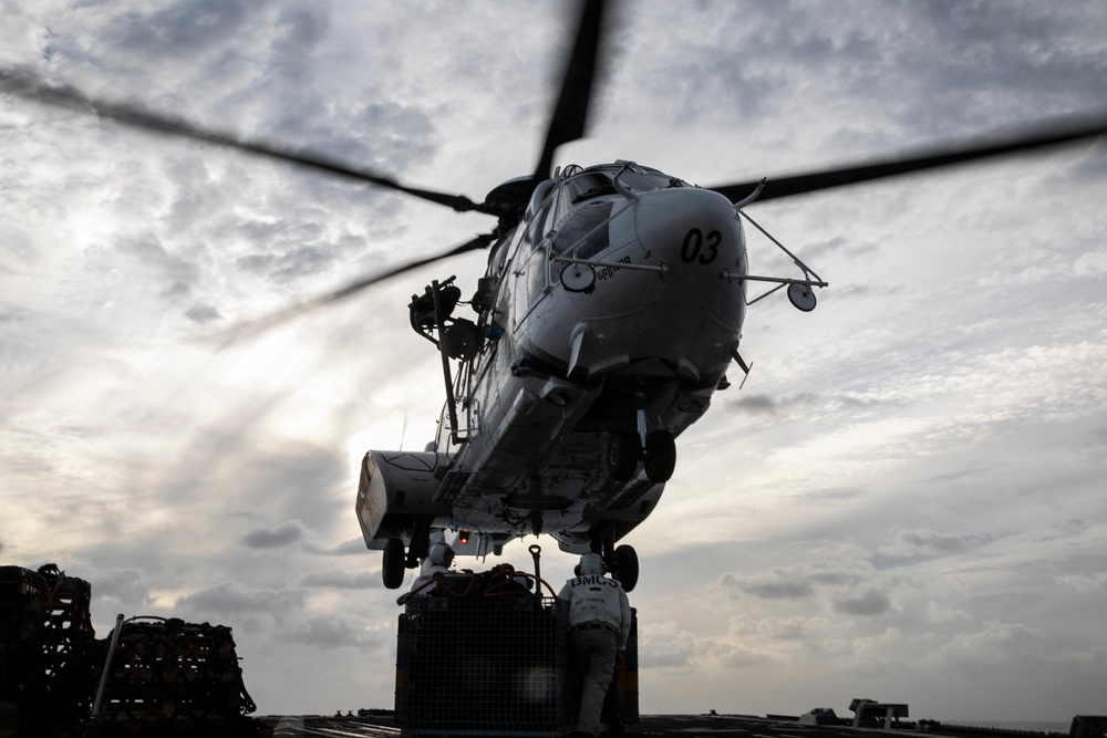 DVIDS - Images - Sterett participates in VERTREP with USNS Charles Drew ...