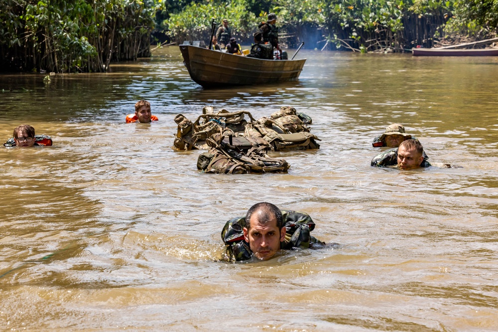 ARSOUTH Soldier and Drill Sergeant reunited at Southern Vanguard 24