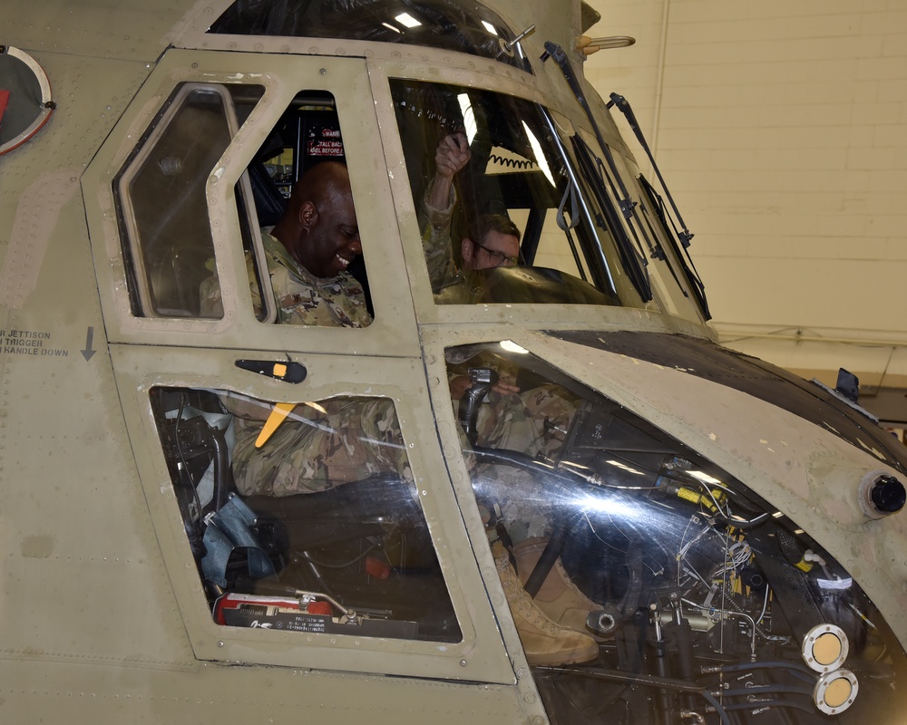 117th ARW Airmen join the Alabama Army National Guard for a CH-47 Chinook flight