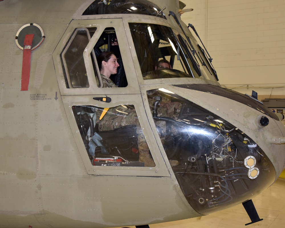 117th ARW Airmen join the Alabama Army National Guard for a CH-47 Chinook flight