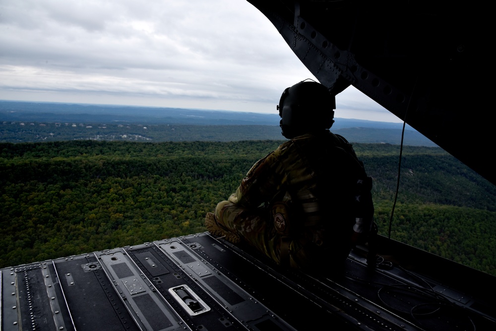 117th ARW Airmen join the Alabama Army National Guard for a CH-47 Chinook flight