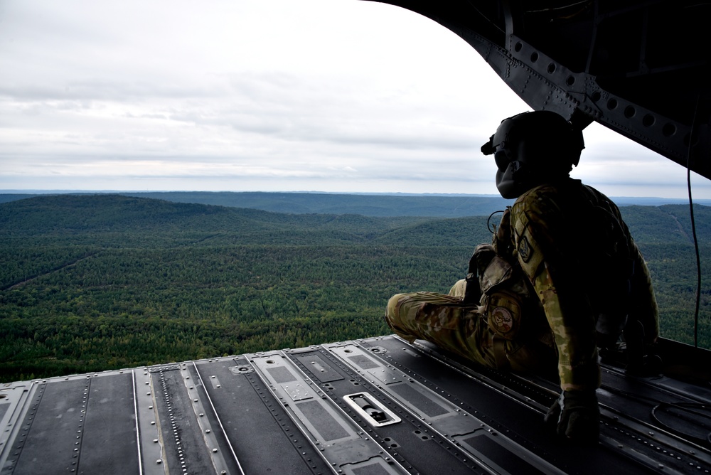 117th ARW Airmen join the Alabama Army National Guard for a CH-47 Chinook flight