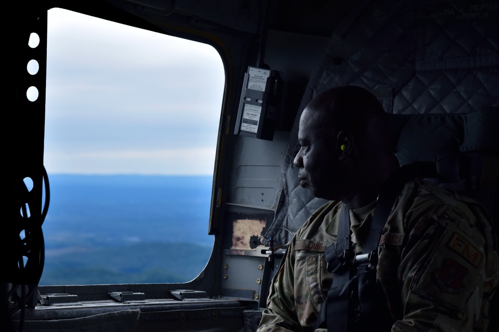 117th ARW Airmen join the Alabama Army National Guard for a CH-47 Chinook flight