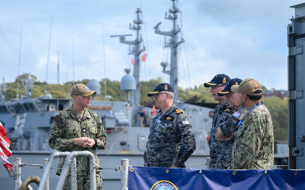 USVDIV-1 Hosts Tours with RAN