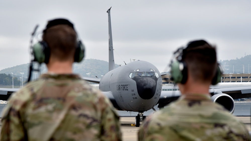 117th AMXS crew chiefs stand by to taxi KC-135 Stratotanker