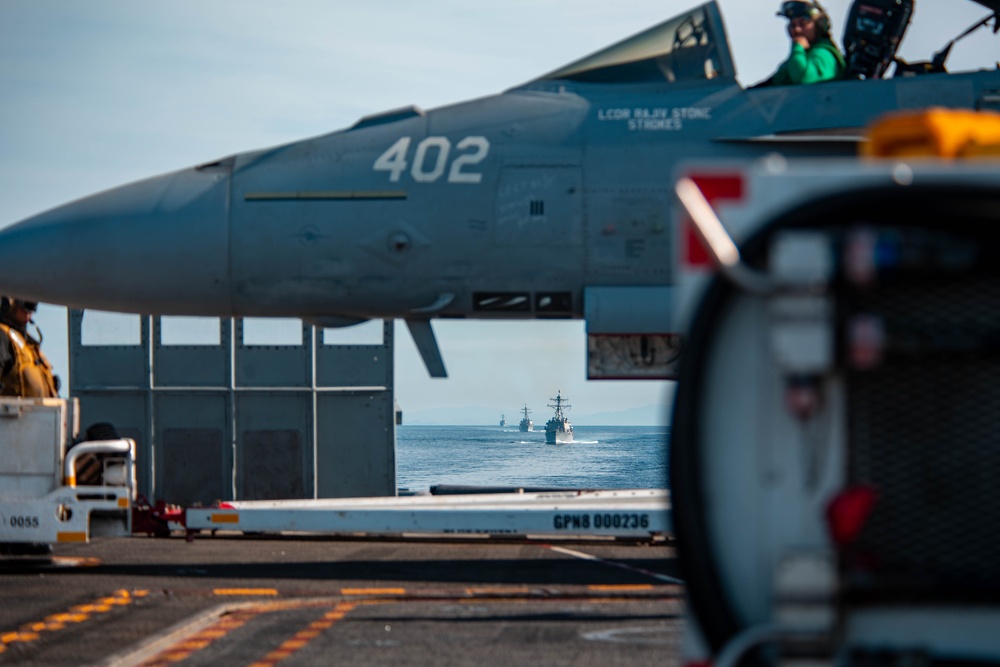 CSG-9 Ships Sail in Formation