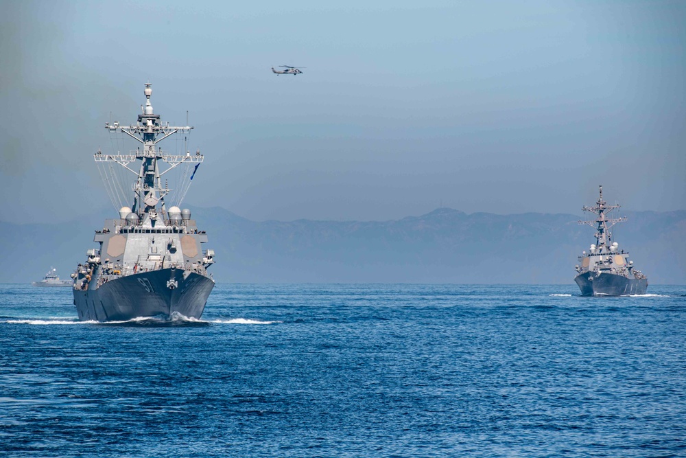 CSG-9 Ships Sail in Formation