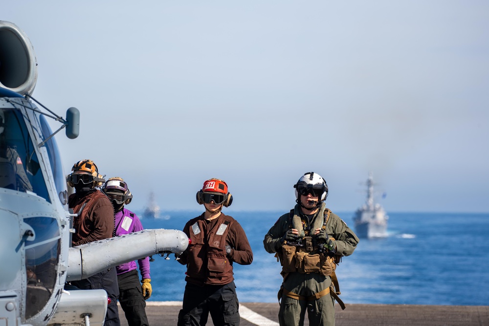 CSG-9 Ships Sail in Formation