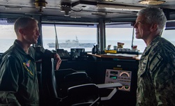 Commander, U.S. 7th Fleet Visits USS Carl Vinson [Image 3 of 24]