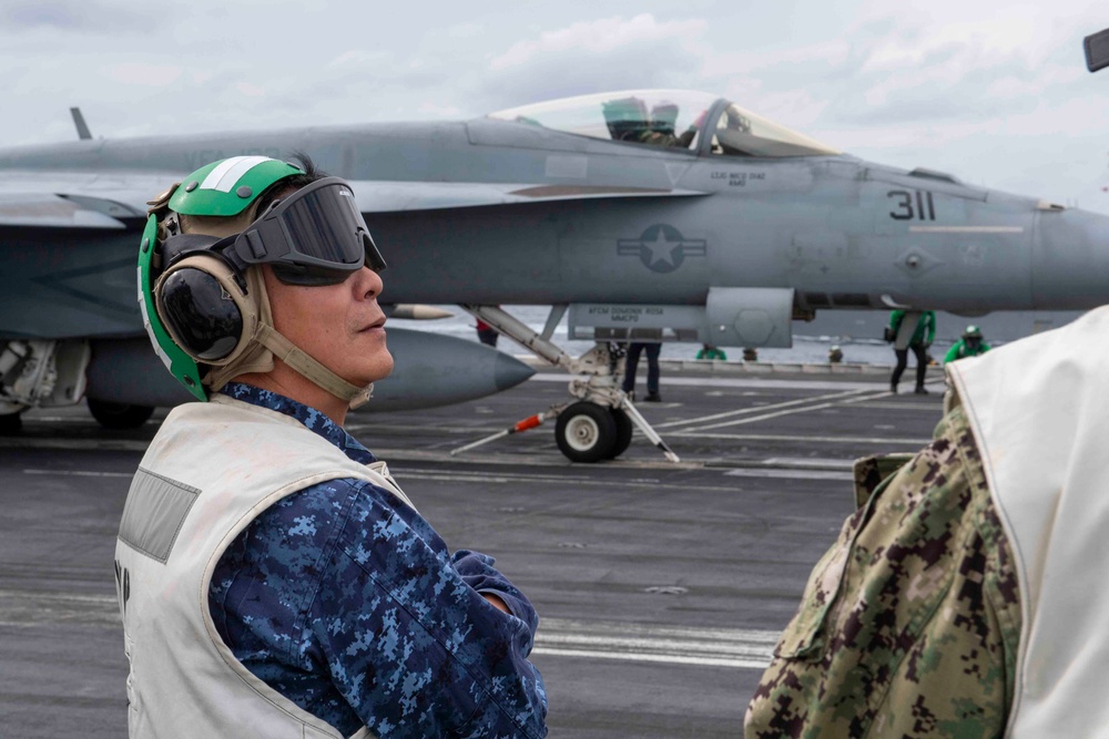 Commander in Chief, Self-Defense Fleet, Japan Maritime Self-Defense Force Visits USS Carl Vinson