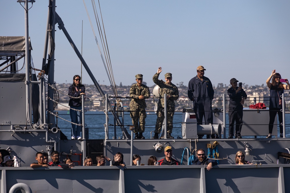 SD Fleet Week 23: Veterans Parade Day