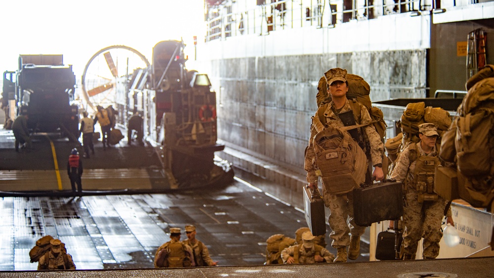 15th MEU Embarks Somerset