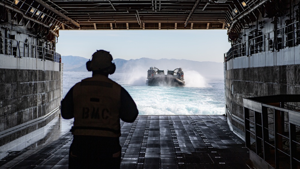 15th MEU Embarks Somerset