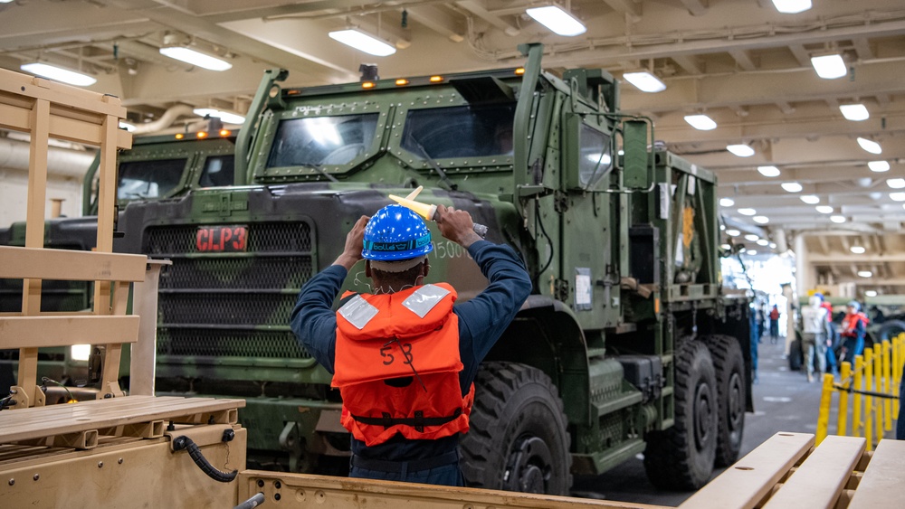 15th MEU Embarks Somerset